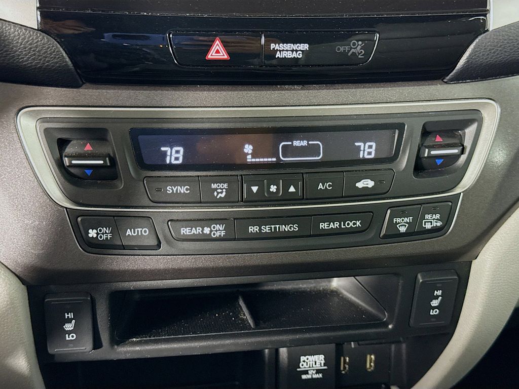 Thumbnail: 2017 Honda Pilot - 15