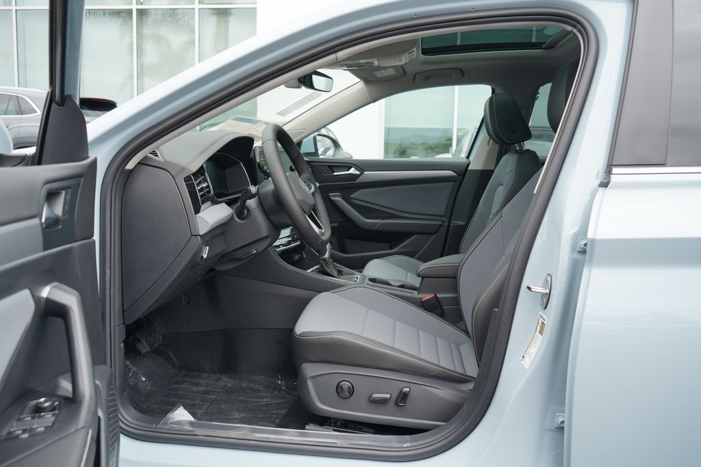 2025 Volkswagen Jetta SE 6