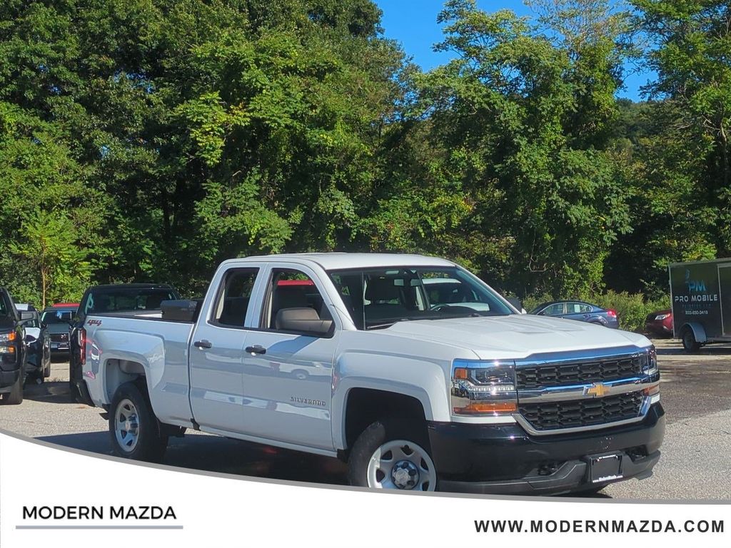 Summit White 2019 Chevrolet Silverado 1500 Pickup Truck Four-Wheel Drive 6-Speed Automatic Overdrive