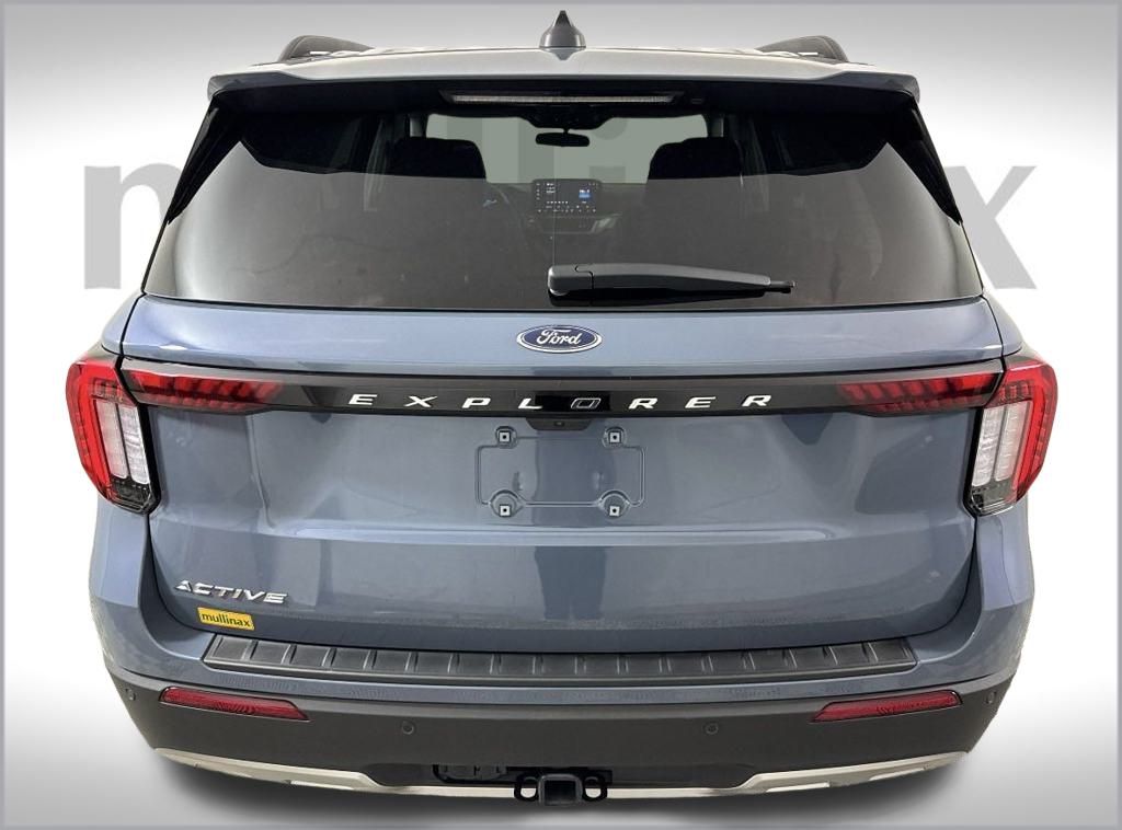 2025 Ford Explorer photo 11