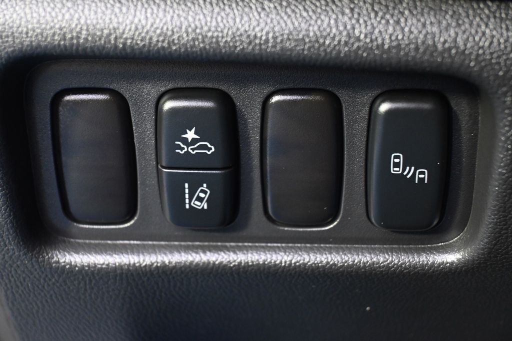 Used 2025  Mitsubishi 2.0 SE image 24