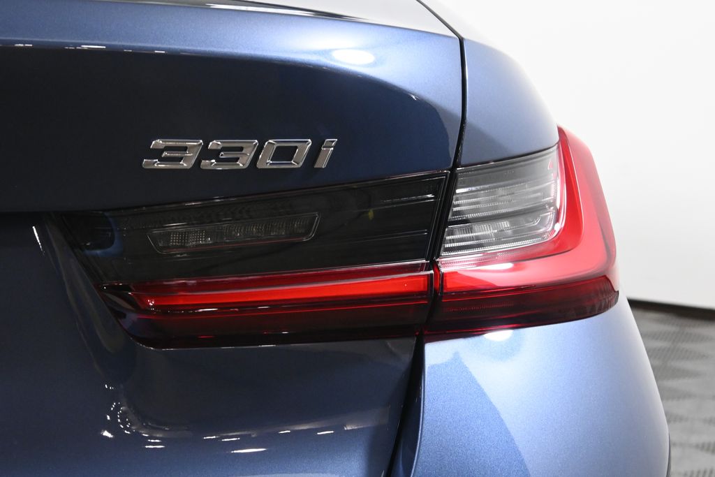 Thumbnail: 2026 BMW 3 Series - 13