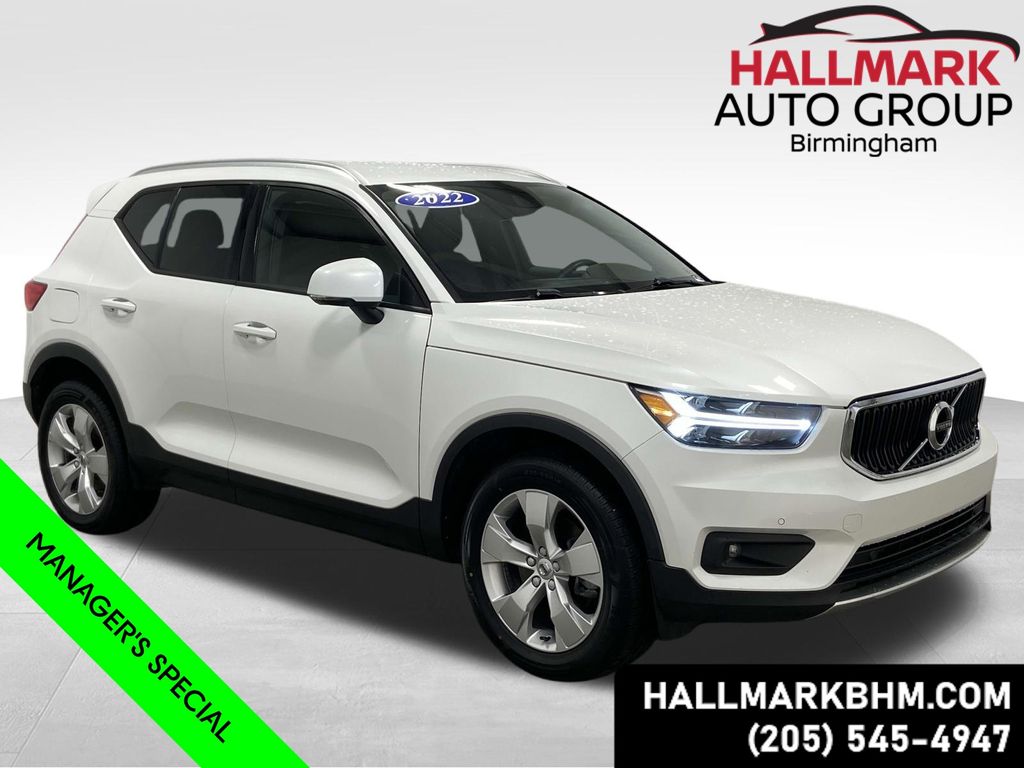 2022 Volvo XC40 Momentum