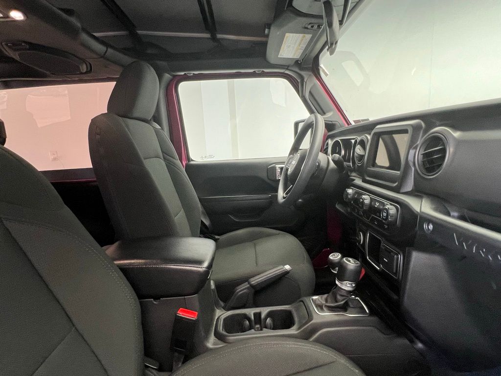 Thumbnail: 2022 Jeep Wrangler - 6