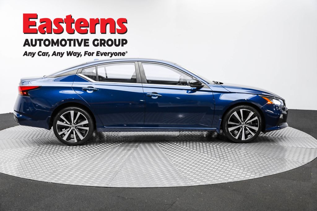 Used 2021 Blue Nissan 2.5 SR image 4