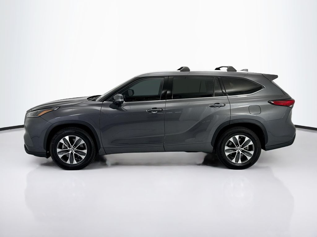 Thumbnail: 2022 Toyota Highlander - 8