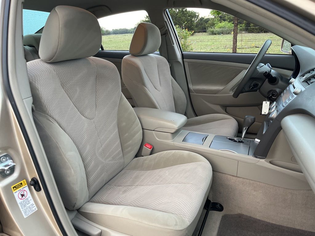 2011 Toyota Camry LE 27