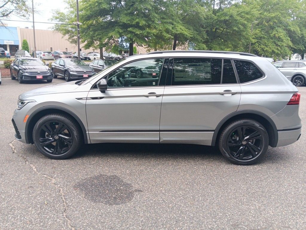 2024 Volkswagen Tiguan 2.0T SE R-Line Black 2