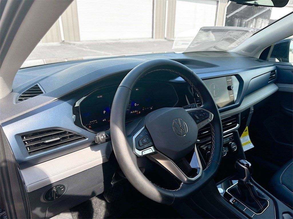 New 2024 Black Pearl Volkswagen 1.5T SE image 9