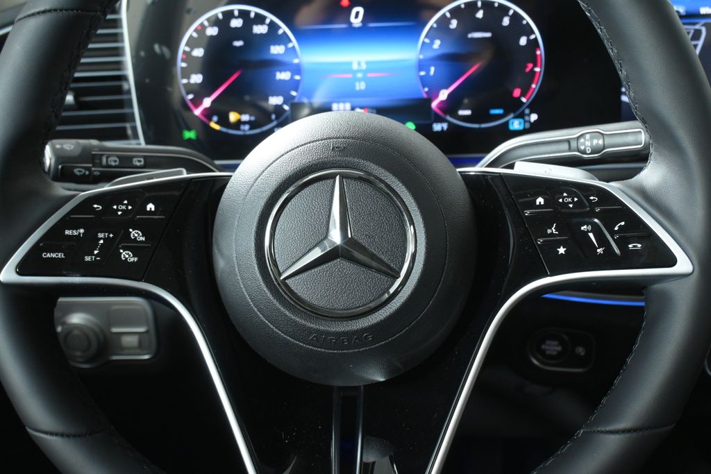 Thumbnail: 2026 Mercedes-Benz GLE - 17