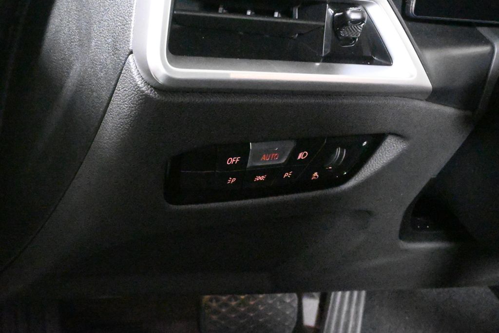 Thumbnail: 2026 BMW 3 Series - 27