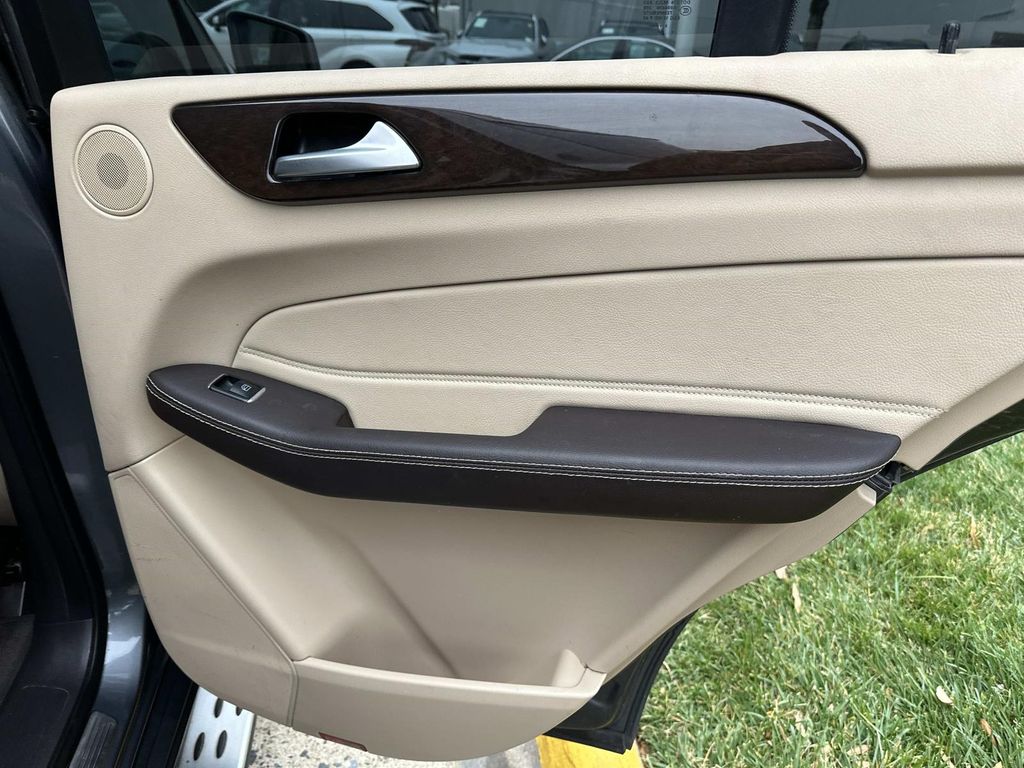 Thumbnail: 2017 Mercedes-Benz GLE - 24