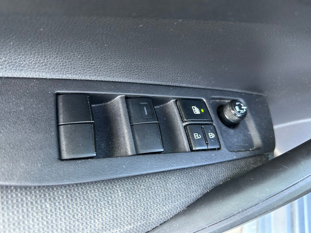 2021 Toyota Corolla LE 16