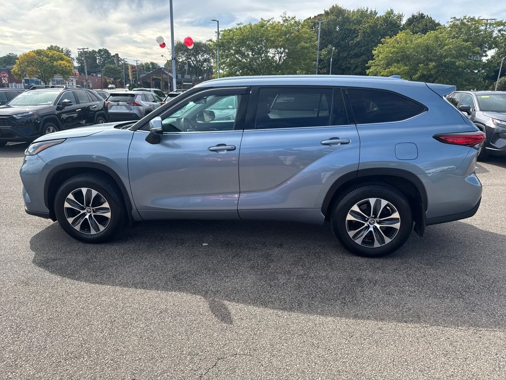 2022 Toyota Highlander XLE photo 4