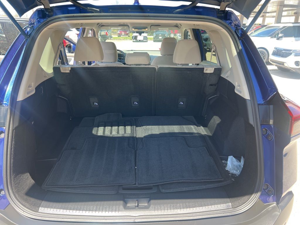 2021 Nissan Rogue SV photo