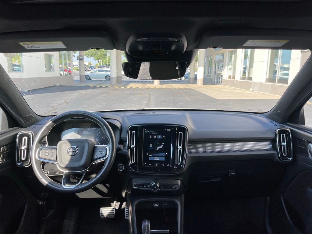 Thumbnail: 2021 Volvo XC40 - 10