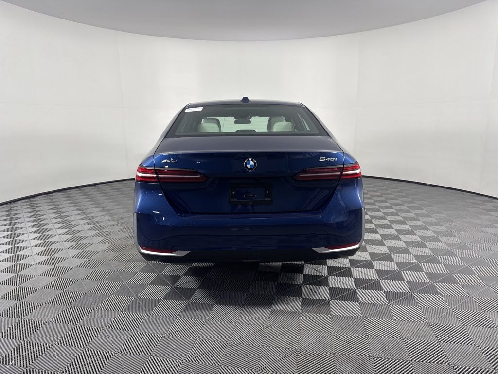 Thumbnail: 2025 BMW 5 Series - 6