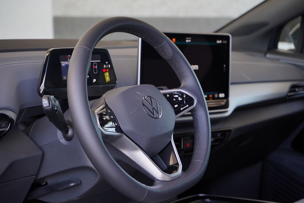 2025 Volkswagen ID.4 Pro 8
