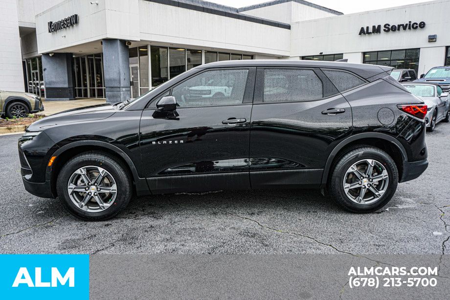 Used 2025 Black Chevrolet LT image 7