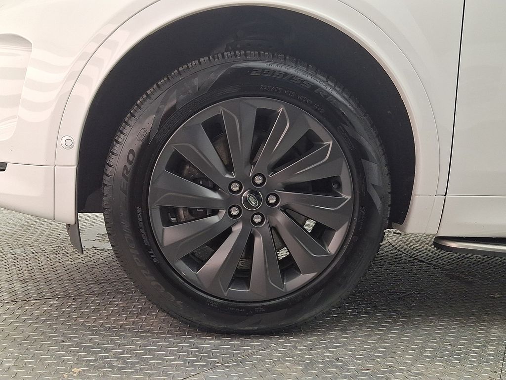 Thumbnail: 2025 Land Rover Discovery Sport - 8