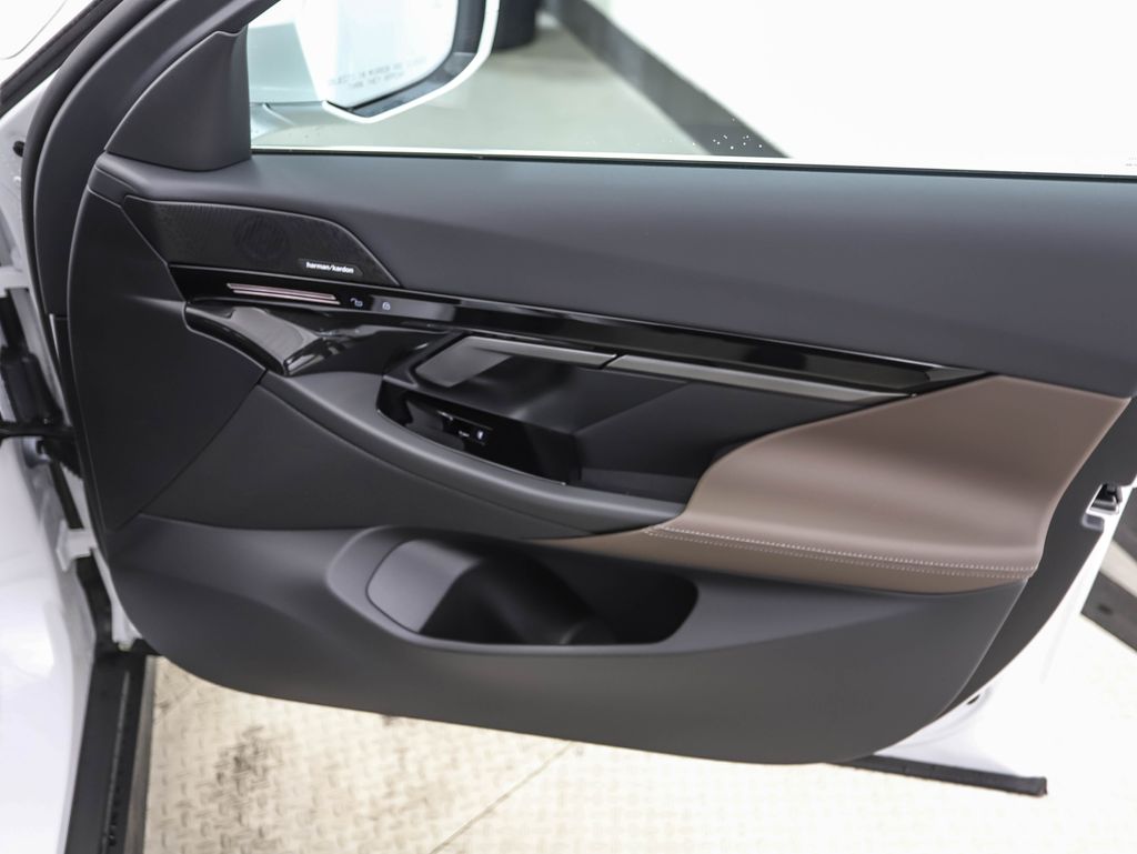 Thumbnail: 2026 BMW 5 Series - 28