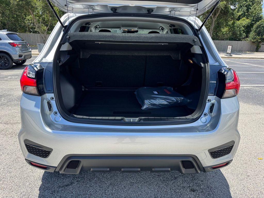 2025 Mitsubishi Outlander Sport LE photo 10