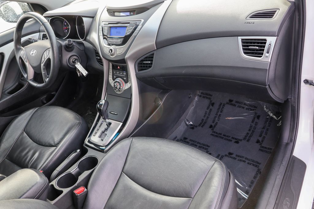 2013 Hyundai Elantra Limited 33