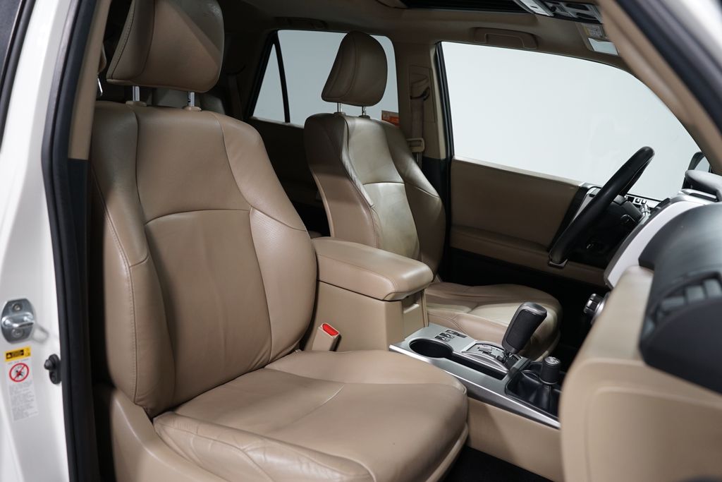 Thumbnail: 2011 Toyota 4Runner - 27