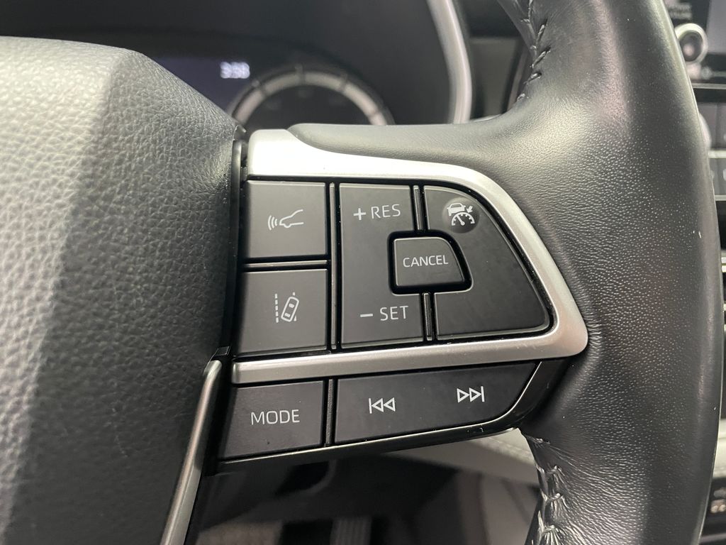 Thumbnail: 2022 Toyota Highlander - 23