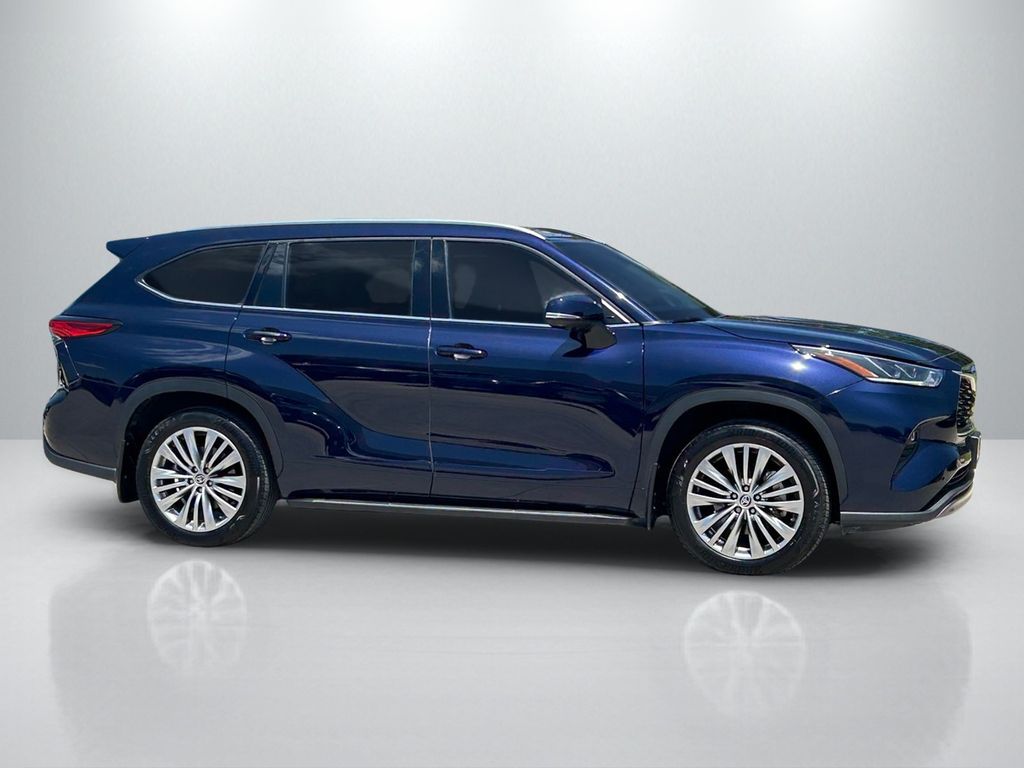 Used 2023 Toyota Highlander Hybrid SUV
