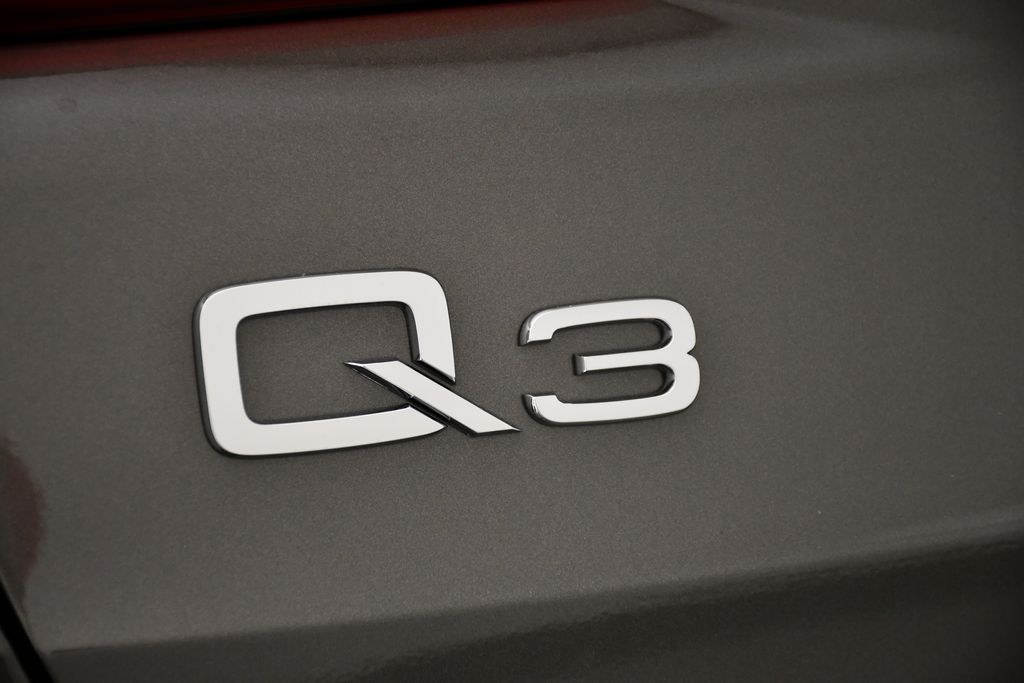 Thumbnail: 2025 Audi Q3 - 9