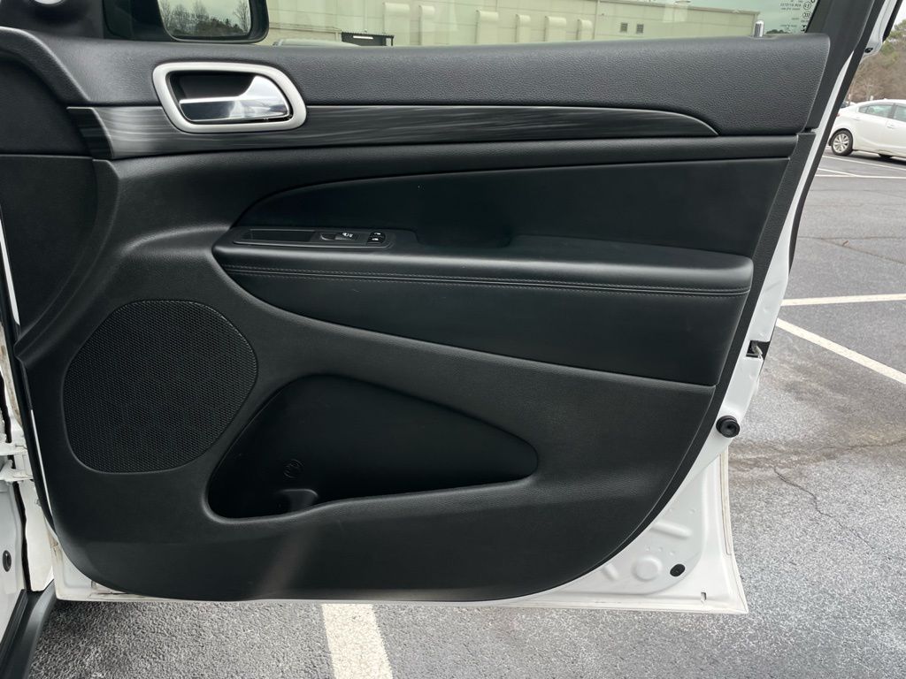 Thumbnail: 2021 Jeep Grand Cherokee - 28