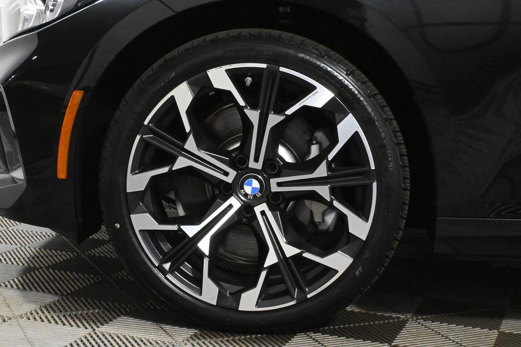 Thumbnail: 2025 BMW 3 Series - 12