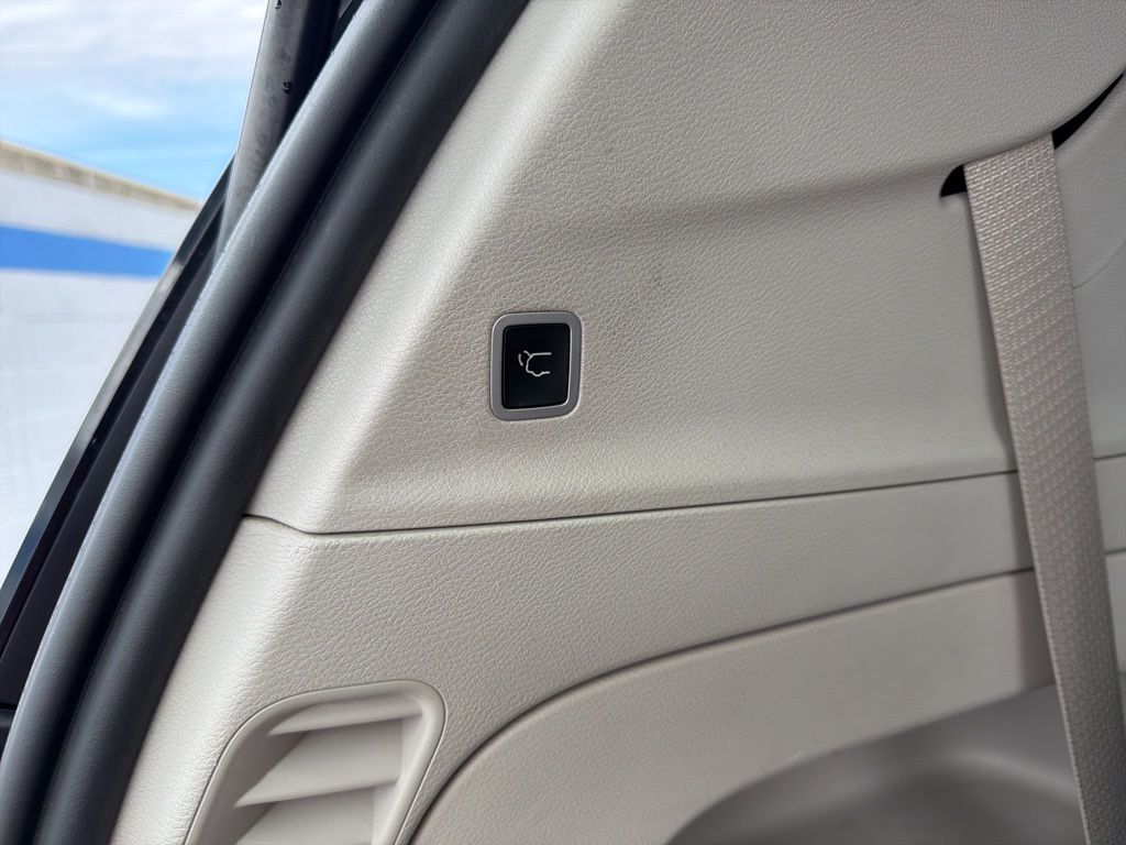 Thumbnail: 2017 Chrysler Pacifica - 23