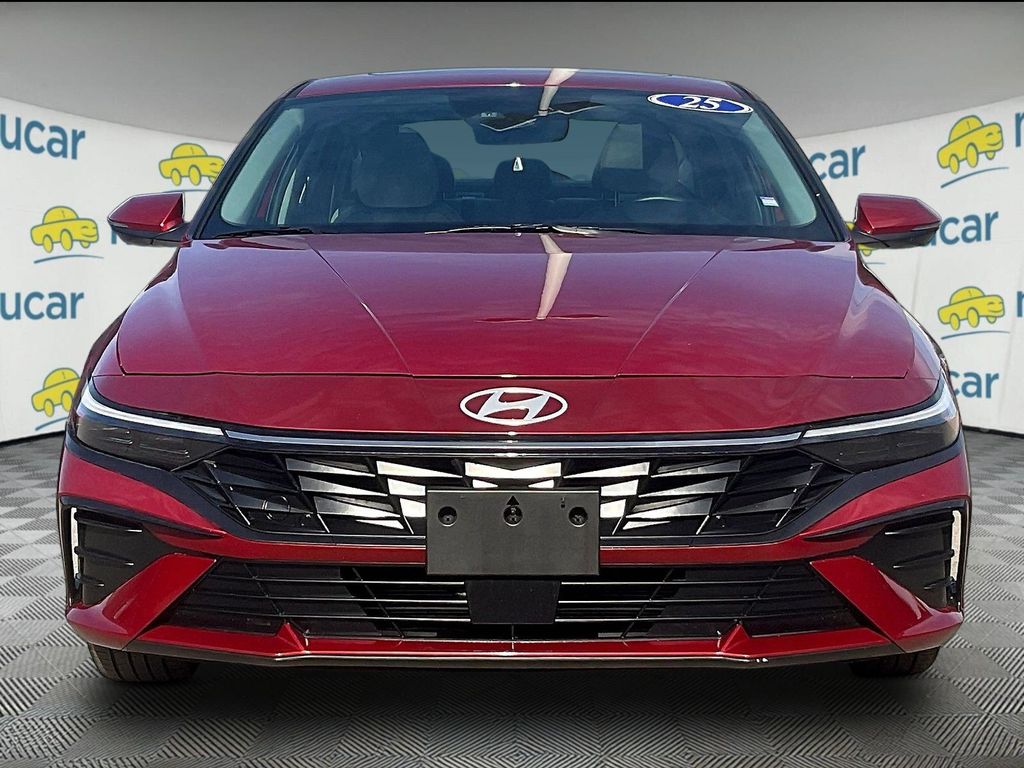 2025 Hyundai Elantra — photo 2