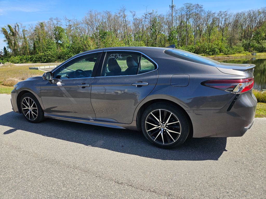 2023 Toyota Camry SE 3