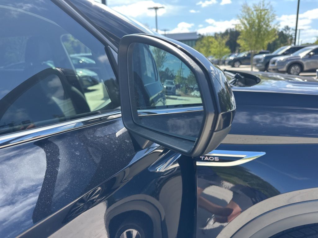 2022 Deep Black Pearl Volkswagen Taos 1.5T SE FWD SUV
