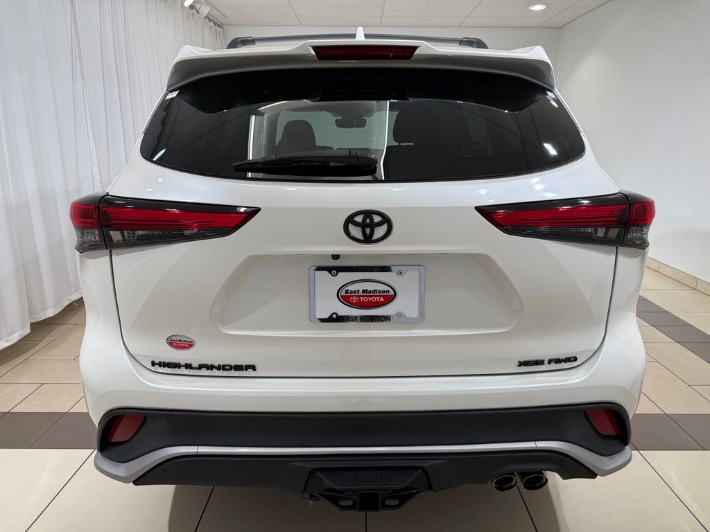 Thumbnail: 2021 Toyota Highlander - 4