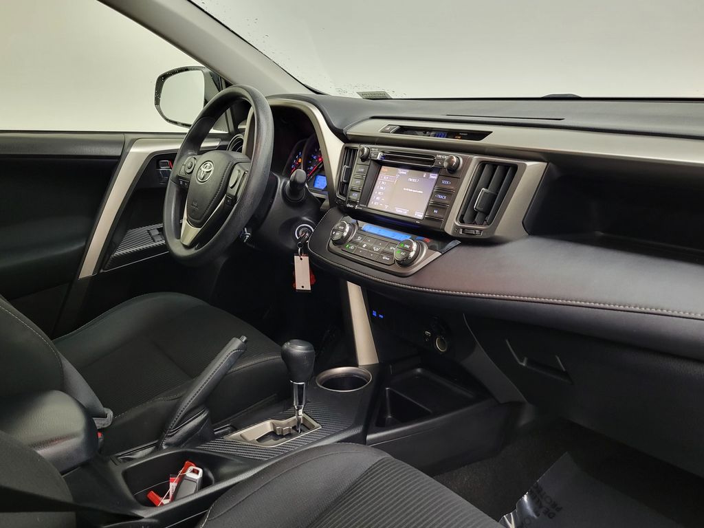 Thumbnail: 2015 Toyota RAV4 - 14