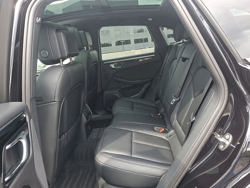 Thumbnail: 2026 Porsche Macan - 12