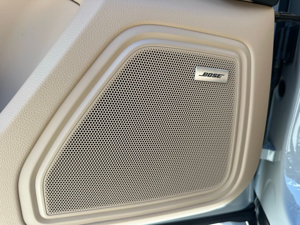 2025 Porsche Macan  16