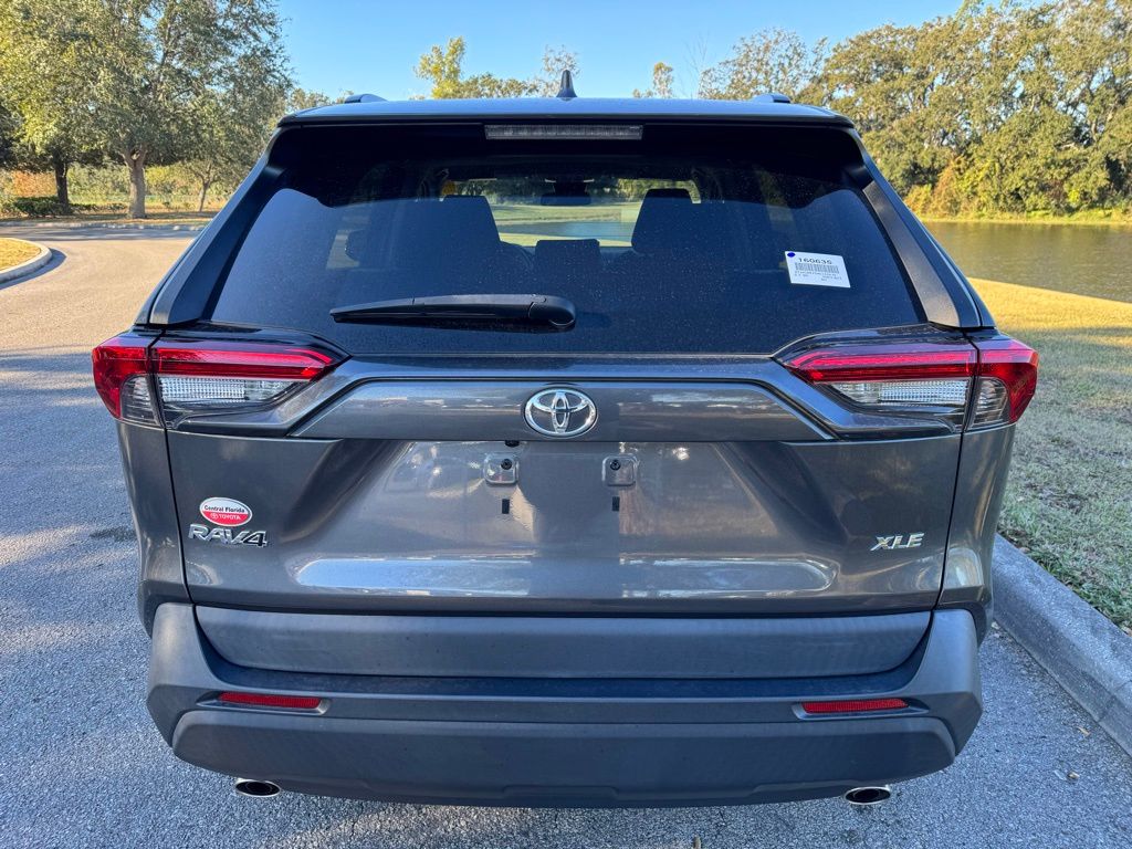 2021 Toyota RAV4 XLE 4