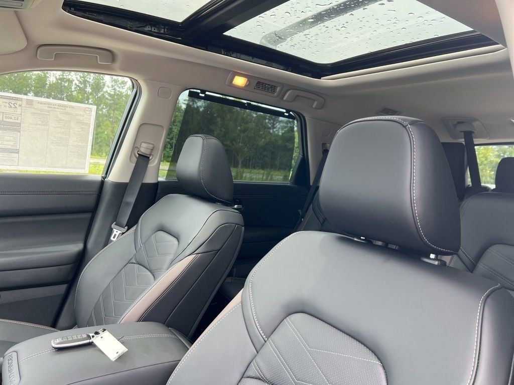 2025 Everest White Pearl Tricoat Nissan Pathfinder Platinum 4X4 SUV