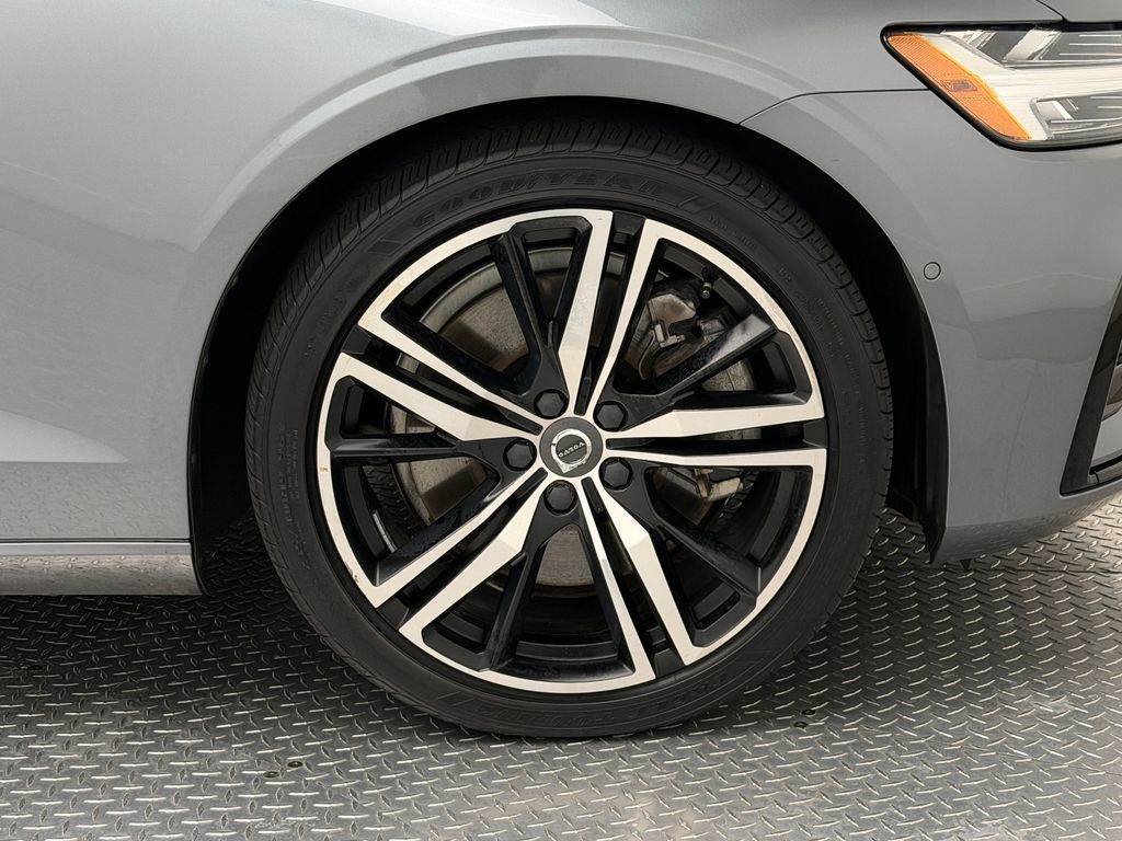 Thumbnail: 2021 Volvo S60 - 9
