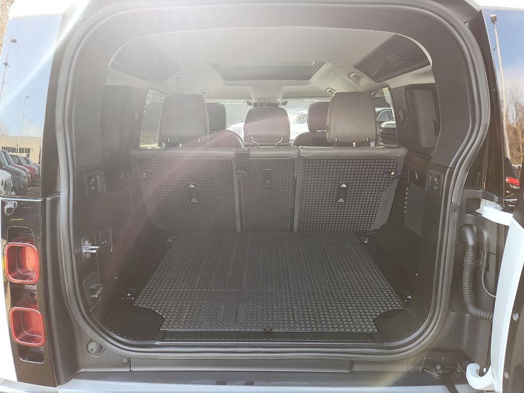 Thumbnail: 2020 Land Rover Defender - 30