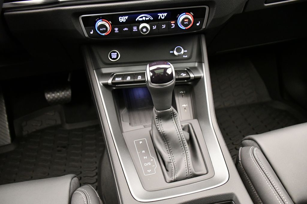 2025 Audi Q3  32