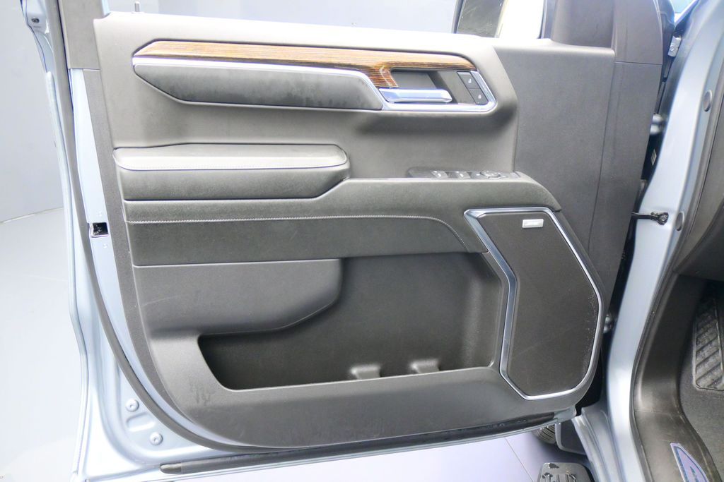 Used 2024 Sterling Metallic GMC Elevation image 30