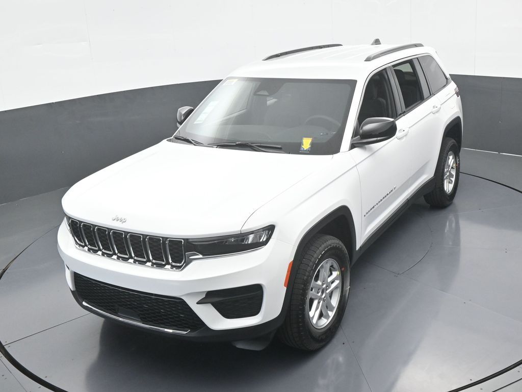 Used 2025 Bright White Clearcoat Jeep Laredo image 43