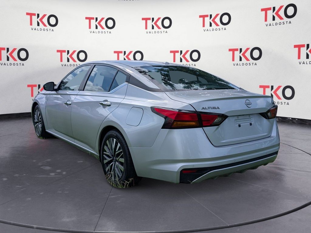 Used 2024 Nissan Altima Sedan