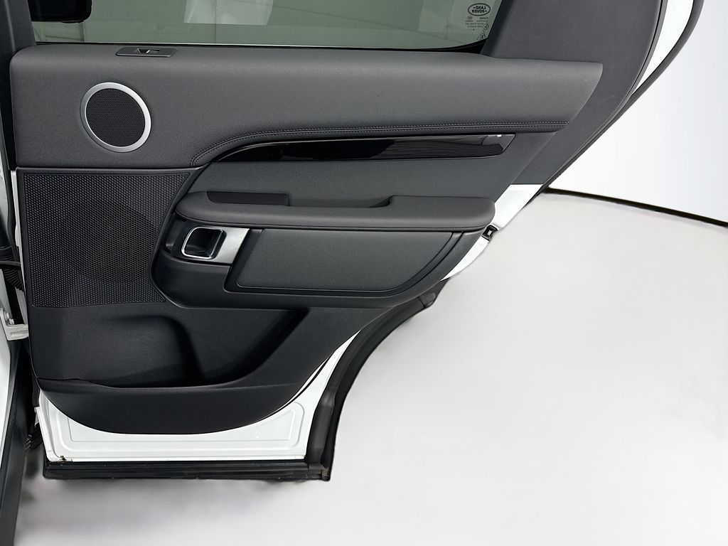 Thumbnail: 2025 Land Rover Discovery - 26